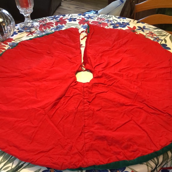 Elegant Red & Green Velvet With Bells Christmas Tree Skirt 44" Wide - Picture 4 of 4
